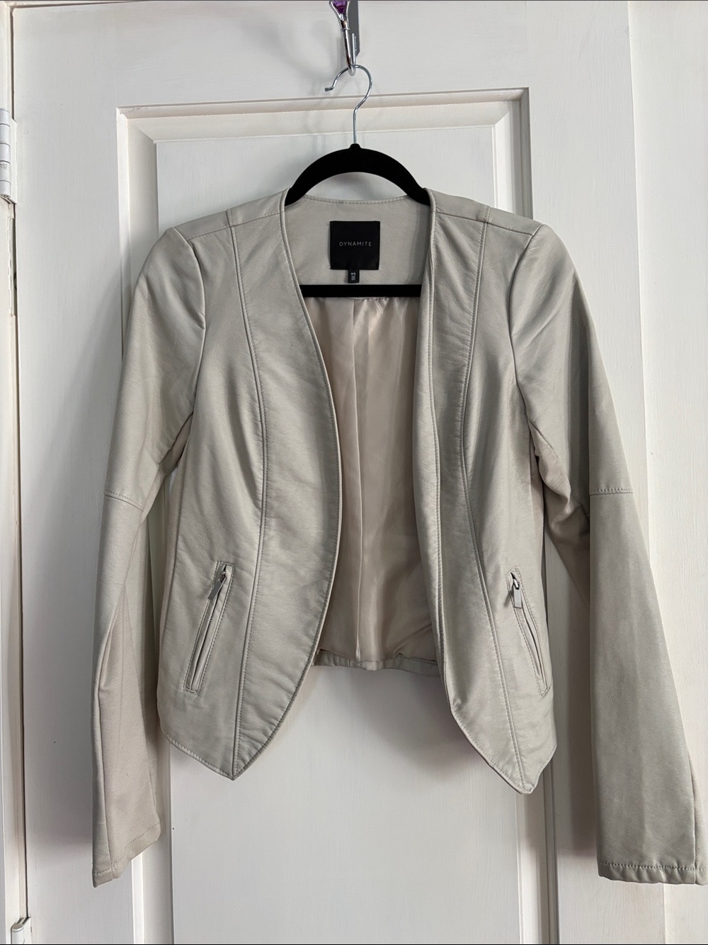 Dynamite Women's Light Gray Open-Front Faux Leather Jacket
